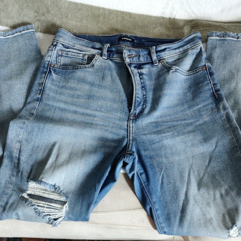 Express High Rise Modern Straight Jeans  Distressed Knees And Hem 8 R